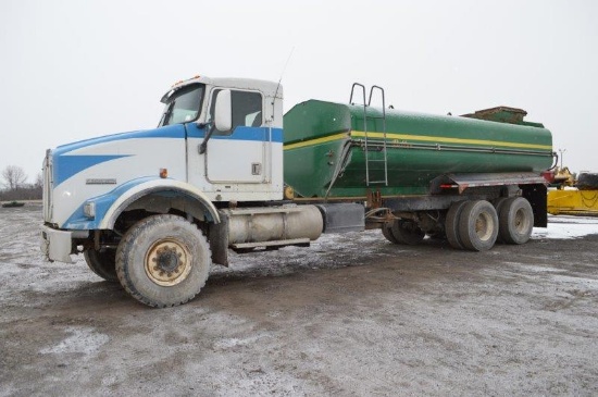 '00 Kenworth T800 truck w/ Diller 5,000 gallon manure tank, 8LL trans, Cumm