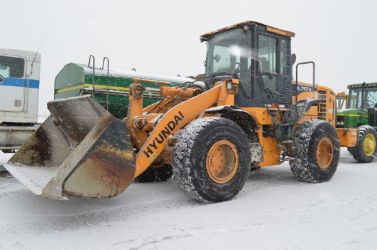 Hyundia HL755-9 wheel loader w/ 9,021 hrs, 9' bucket, hyd. quick attach, 4w