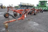 CIH 800 Series 9 bottom plow