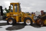 JD 84 pay loader w/ 6' 8'' material bucket, 5,872 hrs, 4 sp, 4wd