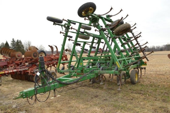 JD 980 28' field cultivator w/ leveling tines, rear hitch, hyd, spring lock