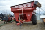 EZ- Trail 710 grain cart, 14'' center auger, 1000 pto, 30.5R32 tires, sells