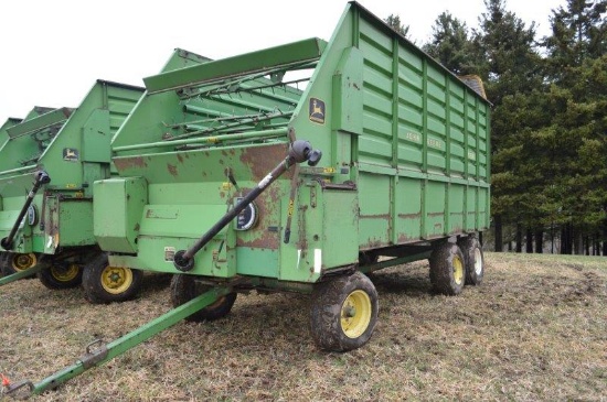 JD 716A forage wagon w/ JD 1275 gear,3 beater, multispeed, no roof