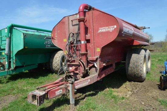 Jamesway AutoTrac 5600 gallon manure tank spreader w/ 28L-26 tires, tandem axle, steering & brakes