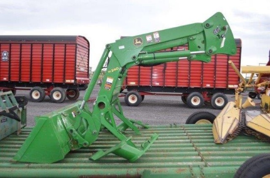 JD H240 loader w/ 72" quick attach material bucket, loader bracket, w/ complete hydrolic system &joy