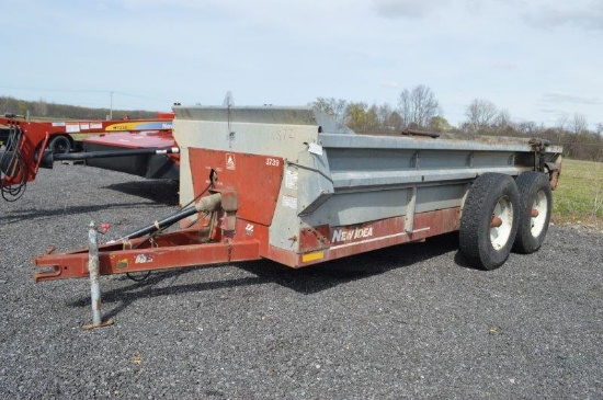 New Idea 3739 16' manure spreader w/ web chain, single beater, tandem axle, poly floor