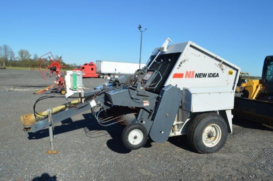 New Idea 483 round baler w/ The Green Savor applicator, string tie, 540 PTO