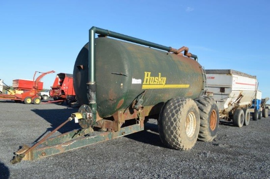 Husky 5000 gallon manure spreader w/ low level discharge, 28L-26 rubber w/ tandem