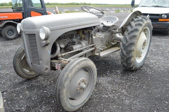Ferguson T20 tractor w/ wide front, gear drive, 540 pto, 3pt
