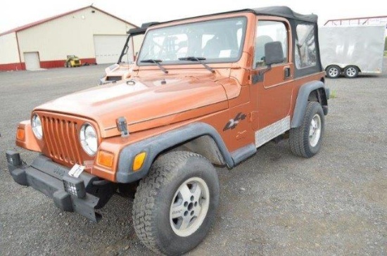 '01 Jeep Wrangler SUV w/ 4 cylinder, auto trans, 149,652 miles, 4wd, soft top (needs trans service/w