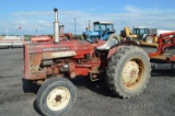 IH 424 tractor w/ 2 remotes, 47 HP, 540 PTO, 3pt. draw bar, top link, open station, (new lift cylind