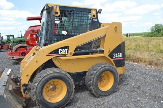 CAT 246B skidloader w/ cab w/ windshield wiper, 4,575 hrs, 12x16.5 tubeless tires, owners manual in