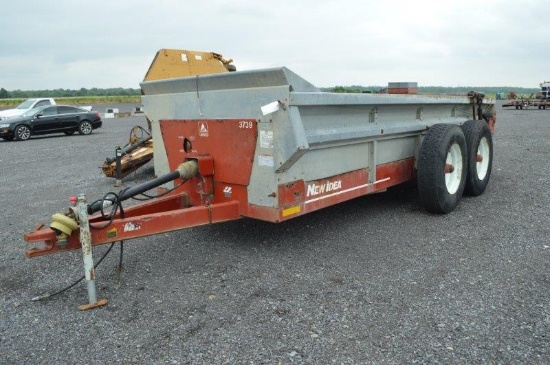 New Idea 3739 16' manure spreader w/ web chain, single beater, tandem axle, poly floor