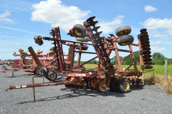 Sunflower 1232 22' disc w/ C-flex bearings, packer hitch w/ Hyd, 11L-15SL tires, serial# 1296-399