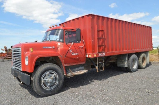 '76 International Loadstar 1800 dump truck w/ 20' grain dump, 21,053 miles, air, hoist, VIN# 32015 (