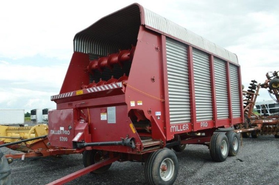Miller Pro 5200 forage wagon 12 ton gear, 16.51L tires