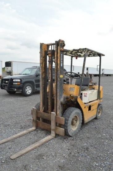 TCM 4000# forklift, 130'' reach height, LP engine, OROPS, (selling with no tank)