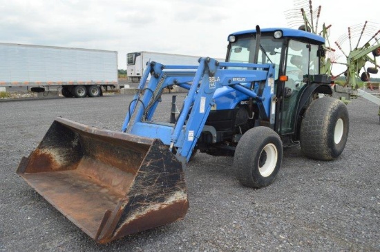 '02 NH TN65D w/ NH 32LA loader w/ 6,100 hrs, 16SP power drive, 540 PTO, 3pt, LHReverser, 4wd