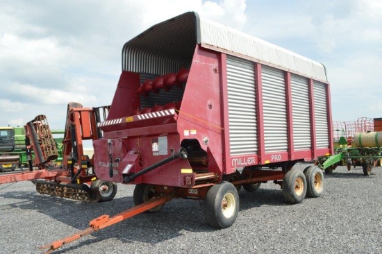 Miller Pro 5200 forage wagon w/ Kory 6278 tandem axle running gear, 3 beaters, multispeed