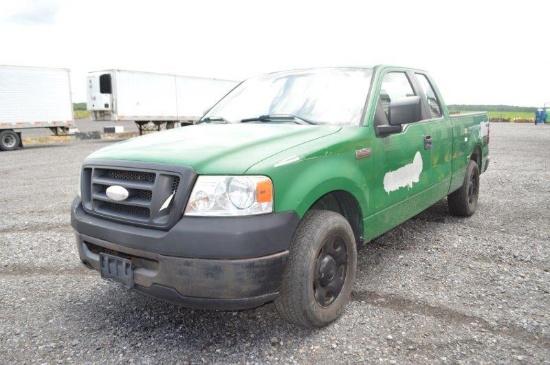 '06 Ford F150 crew cab pickup w/ 137,000 mi, automatic, gas, 8 cylinder, no tailgate, vin# 1FTRX12W2