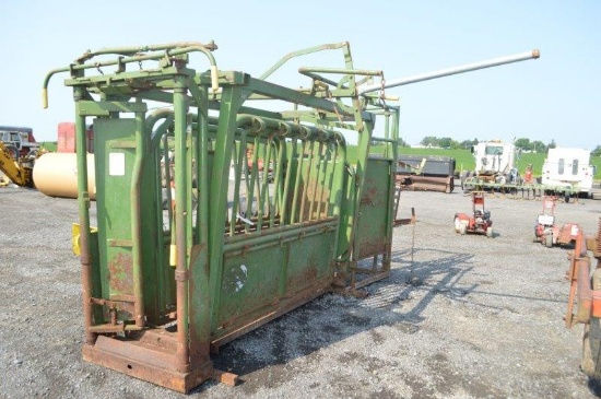 Powder River squeeze chute w/ palpation chute