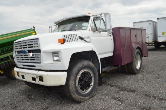 '88 Ford F700 service body truck w/ 6sp standred shift, 6.6 diesel, dually , airbrakes, vin# 1FDWK74