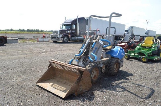 Multitrac RT20DT mini articulated wheel loader w/ 2,004 hrs, 4wd, diesel, liquid cooled, telescoping