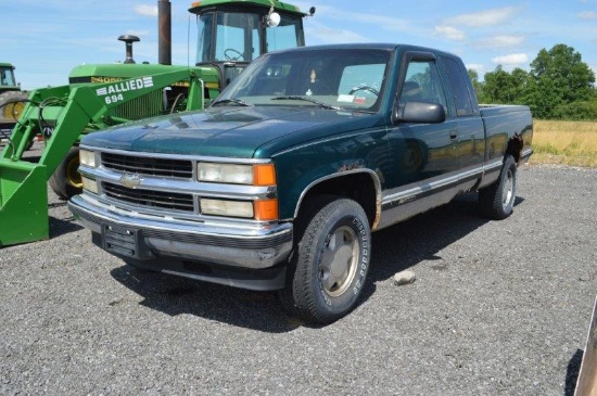 '97 Chevy Silverado 1500 pickup truck w/ 112,828 miles, extended cab, gas, (title) vin# 1GCEK19R3VE1