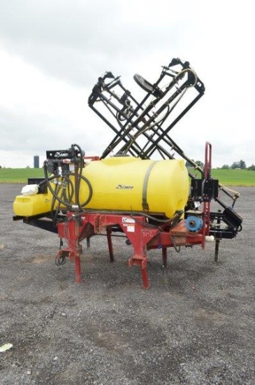 Demco 300 gal sprayer w/ 45' hyd booms, row markers, 540pto pump, Teejet sprayer controlls (moniter