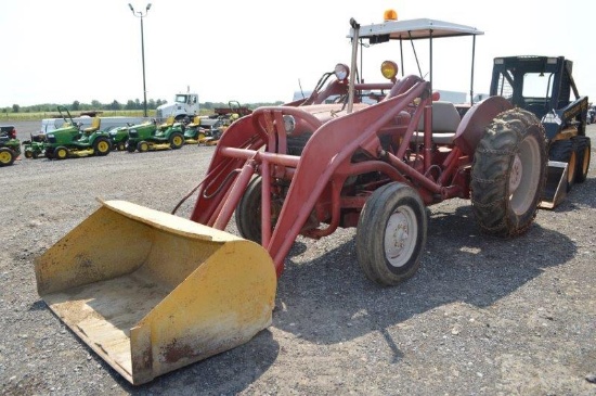 Ford 600 w/ loader w/ 72" bucket, 5 speed, rear weights, tire chains, open station w/ canopy