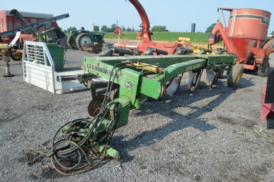 JD 2800 5' bottom plow