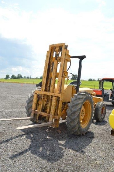 Ford 600 forklift w/ 2,610 hrs, gas engine, weight block