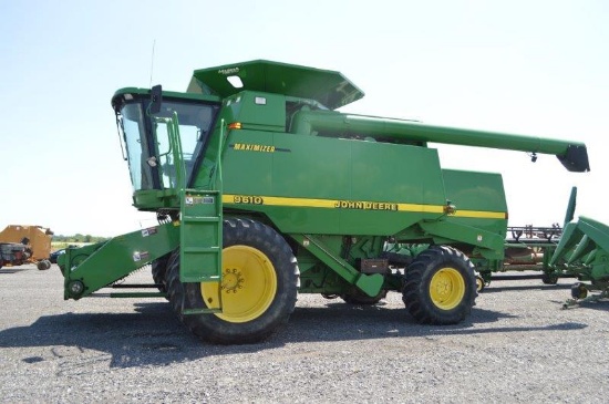 JD 9610 Maximizer combine w/ 4wd, 3,853/2,775 hrs, Ag Leader PF3000 yield moniter, GPS, duals, straw
