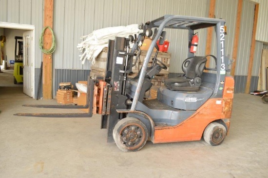 '10 Toyota 8FGCV25 forklift w/ 48'' forks, weight scales, propane powered
