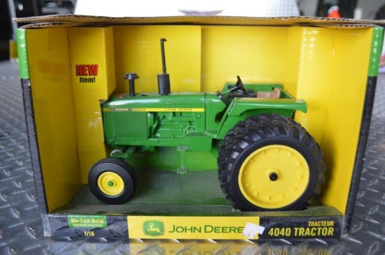 Jd 4040 tractor, die-cast metal, new in box