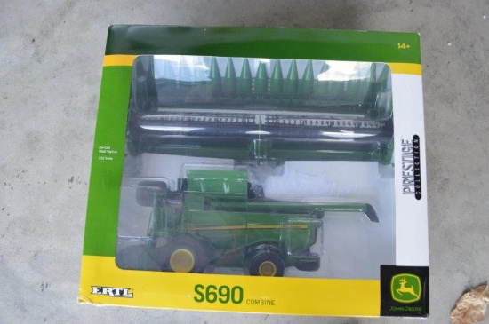 Prestige CollectionJD S690 w/ heads, 1/32 scale, new in box