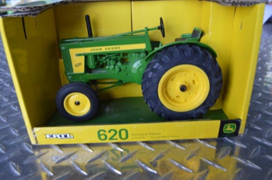 JD 620 Standard tractor, die-cast metal replica, new in box