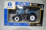 New Holland TG305 tractor, die-cast metal, 1/32 scale, authentic detailing, new in box