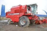 MF 8460 combine w/ 4914 hrs, 2wd 30.5L32 tires (not running, has wiring problems)
