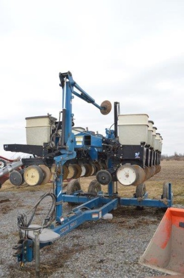 Kinze 2500  8 row planter w/ interplant, side fold, monitor, (All new drive chains & disc openers sp
