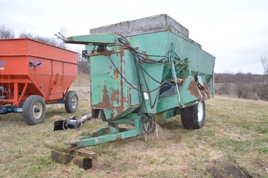 Henke mixer wagon, last used in 2010, digital scales (Scales not working)