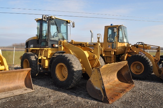 Cat 924GZ wheel loader w/ 8' material bucket w/ bolt on cutting edge, 7,937hrs, 20.5R25 rubber