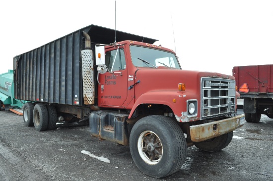 '85 Int S2500 10 wheeler w/ All Star USA 20' roll off silage box w/ hyd tailgate and coal chute, 10