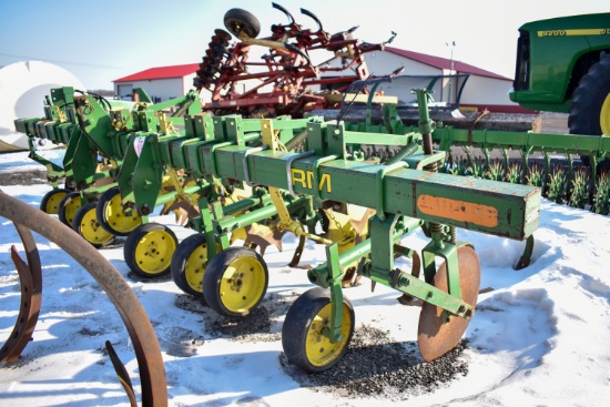 JD RM 4 row 3pt cultivator, (nice)