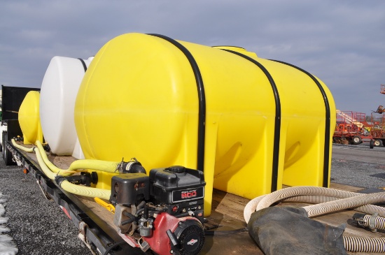3-1000 gal water/fert tank system w/ Briggs & Stratton 900 Intec transfer pump w/ hoses & fittings