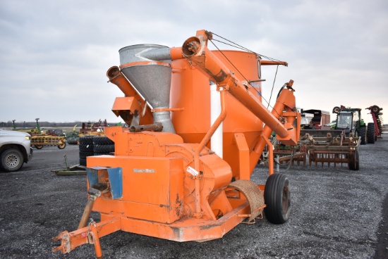 Bear Cat 950 grinder mixer w/ 1830A grinder w/ 4 screens, 20' unload auger, mineral hopper