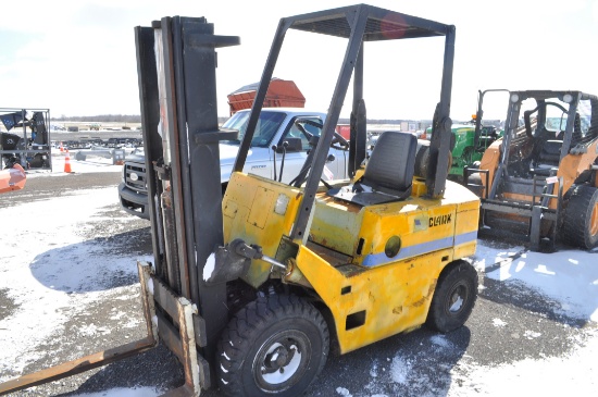 Clark #4200 Heavy duty fork lift, 3 stage w/42" forks, propane powered, 7.00-12 front rubber, (runs