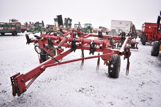 12 Tooth chisel plow
