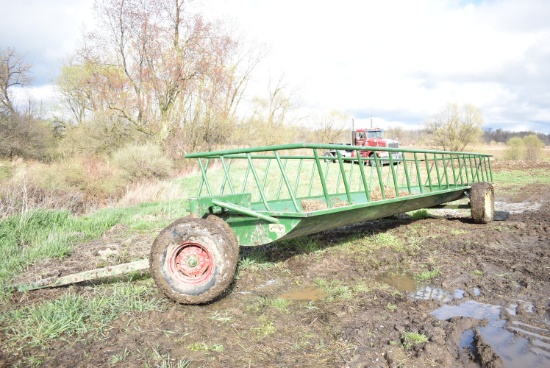 Slant bar feeder wagon