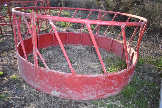 Round bale feeder